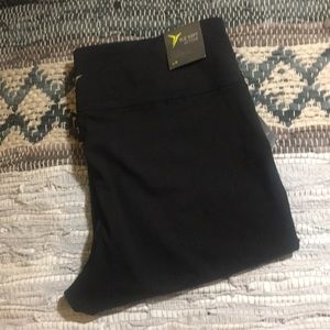 🆕💪OLD NAVY Active Go-Dry Mid-Rise Fitted Crop Compression Running Yoga Walking